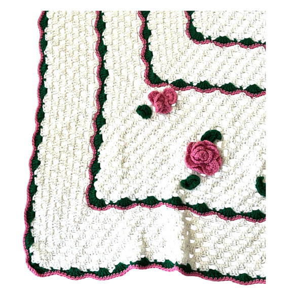 Vintage Handmade Crochet Open Weave Blanket 3D Flower Rose Cottagecore Fairycore - Picture 4 of 8